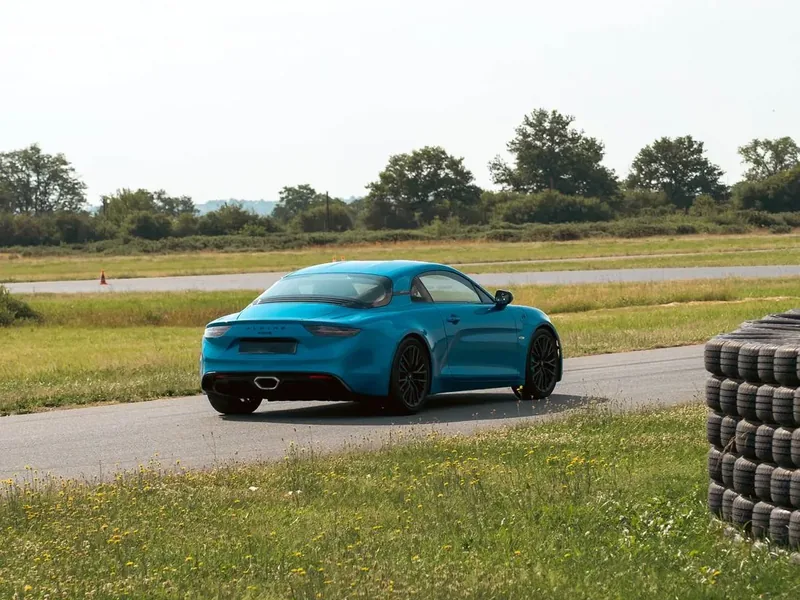 Alpine Event — automobile sur circuit