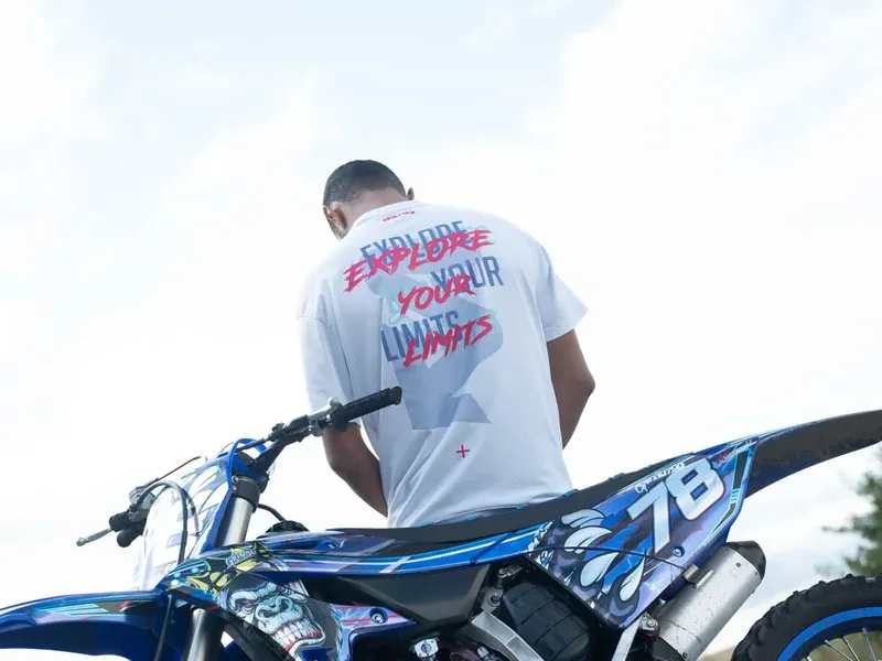 Balnia — moto, basket et danse